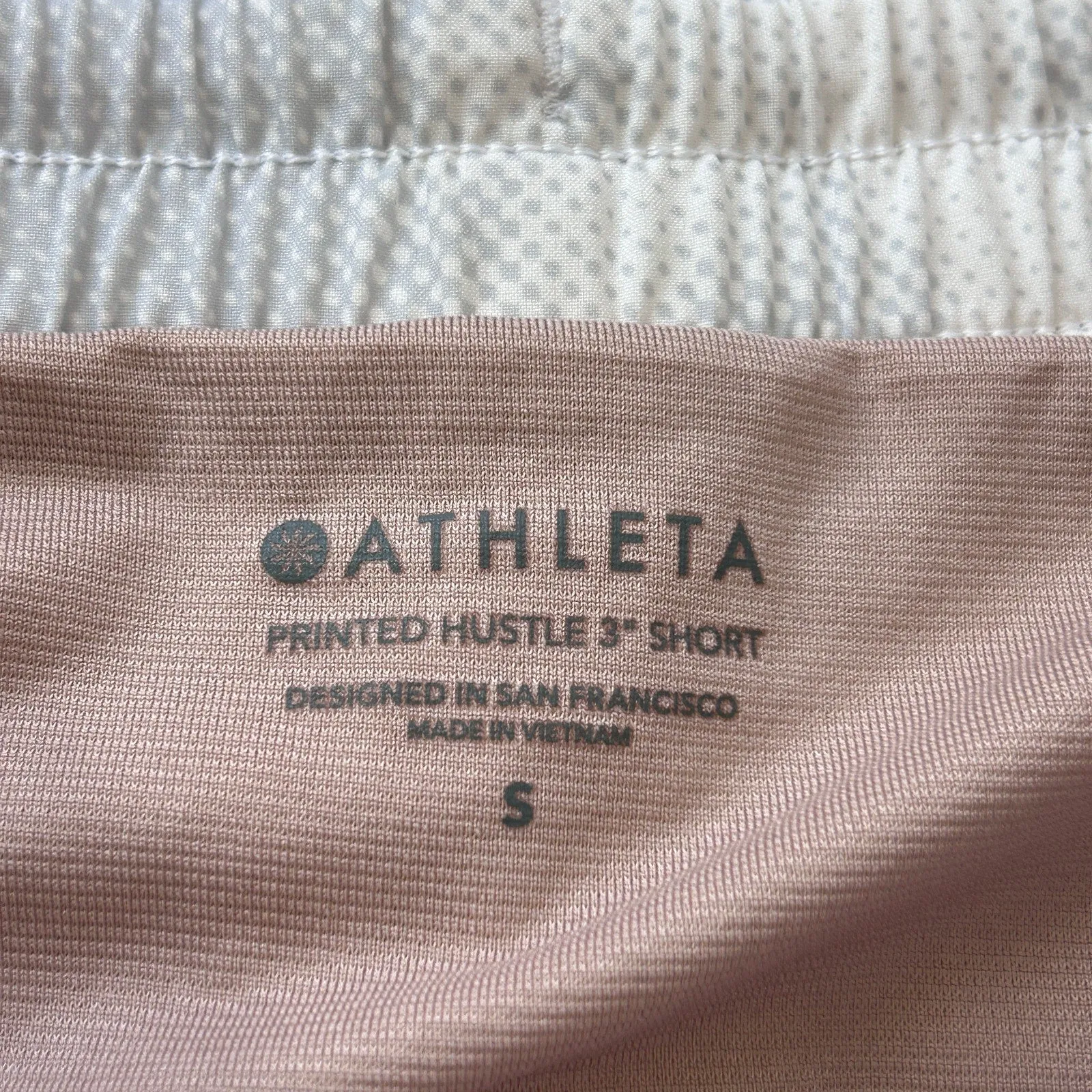 Athleta White and Gray Printed Hustle 3" Shorts Pocket Womens Size Small