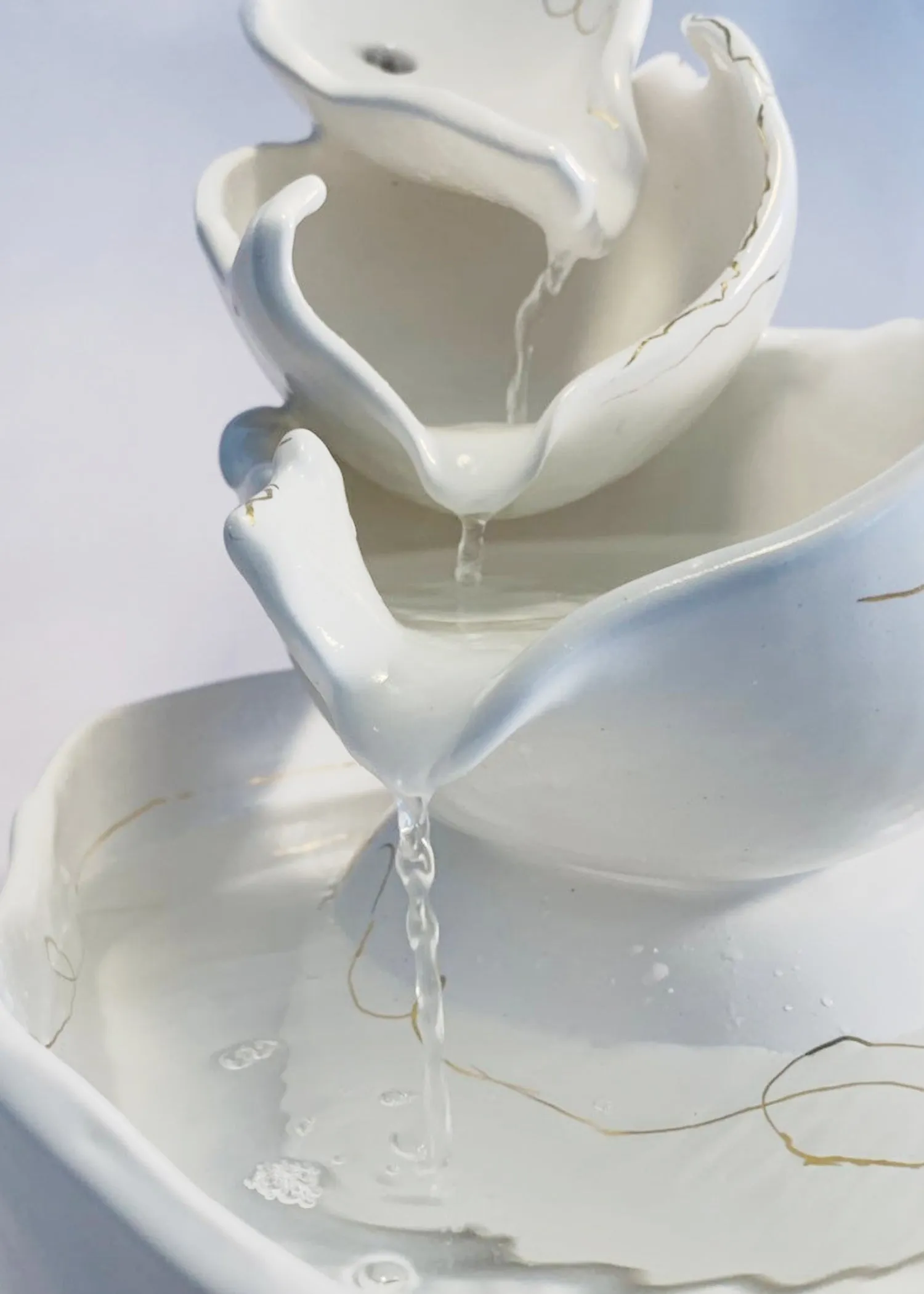 FLOATING BEE TABLE TOP WATERFALL